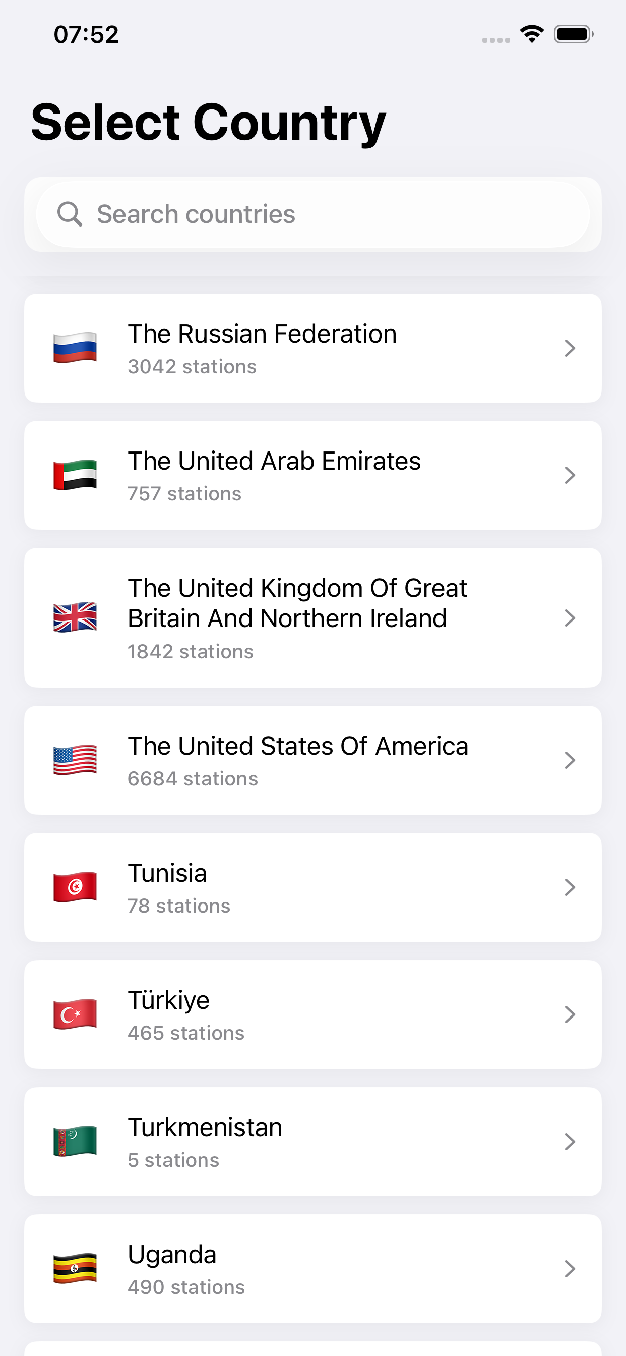 Mudança de país para ouvir estações de rádio de outros países.